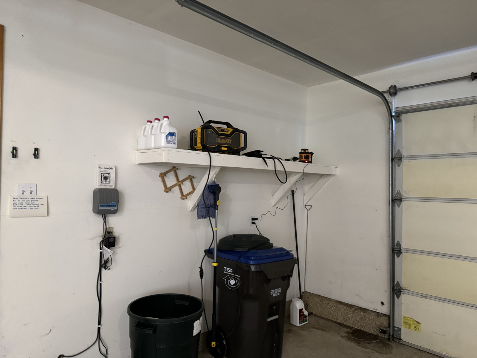 Garage exterior view