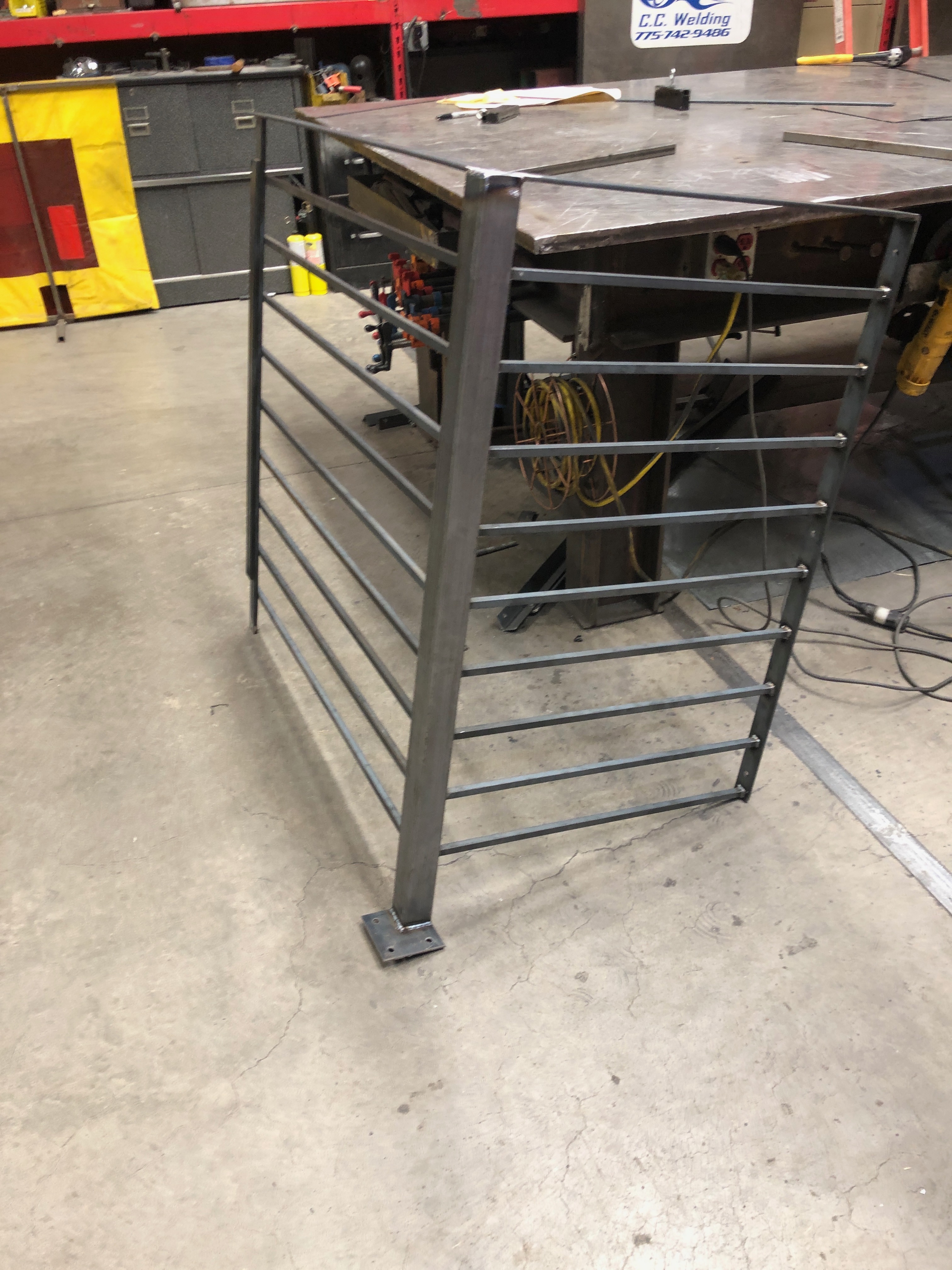 Modern horizontal bar railing