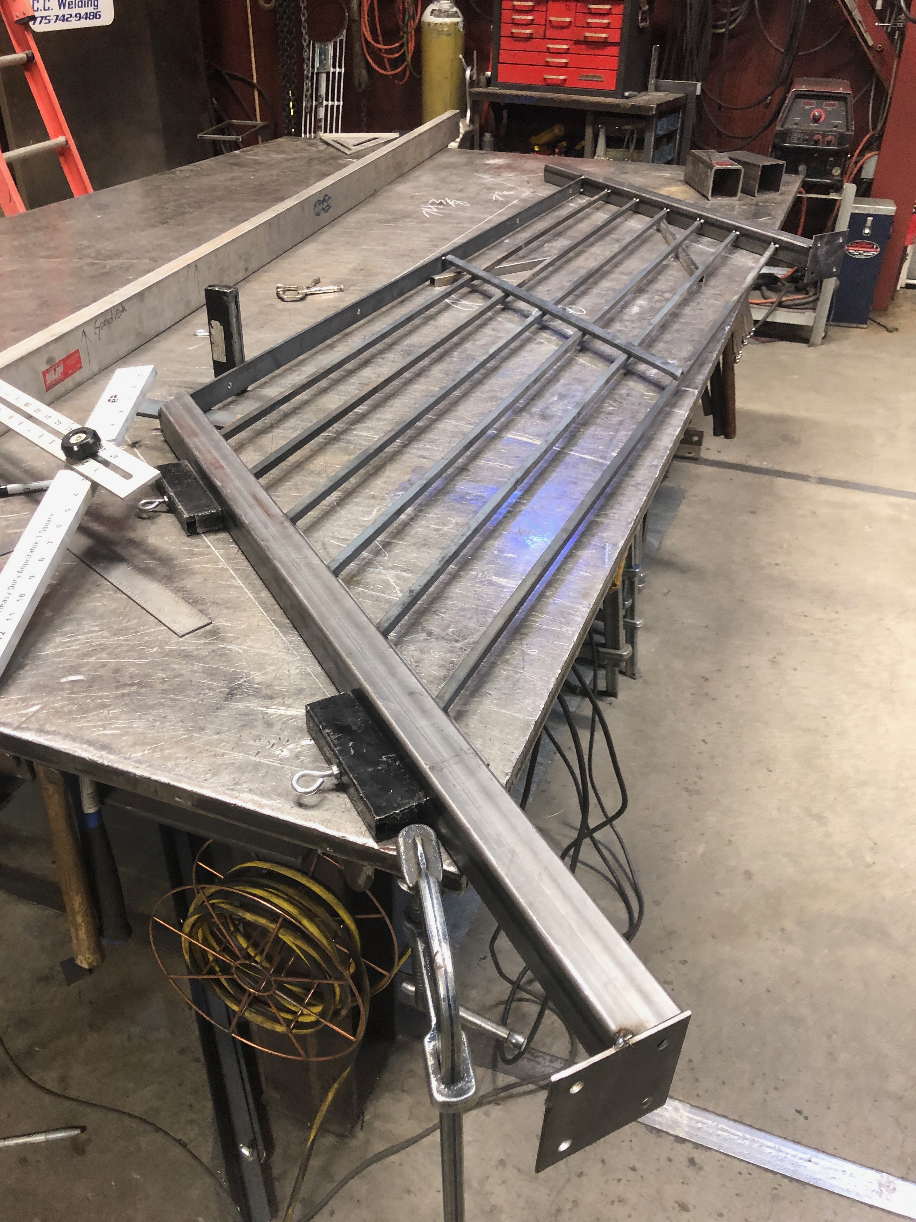 Flat railing panel