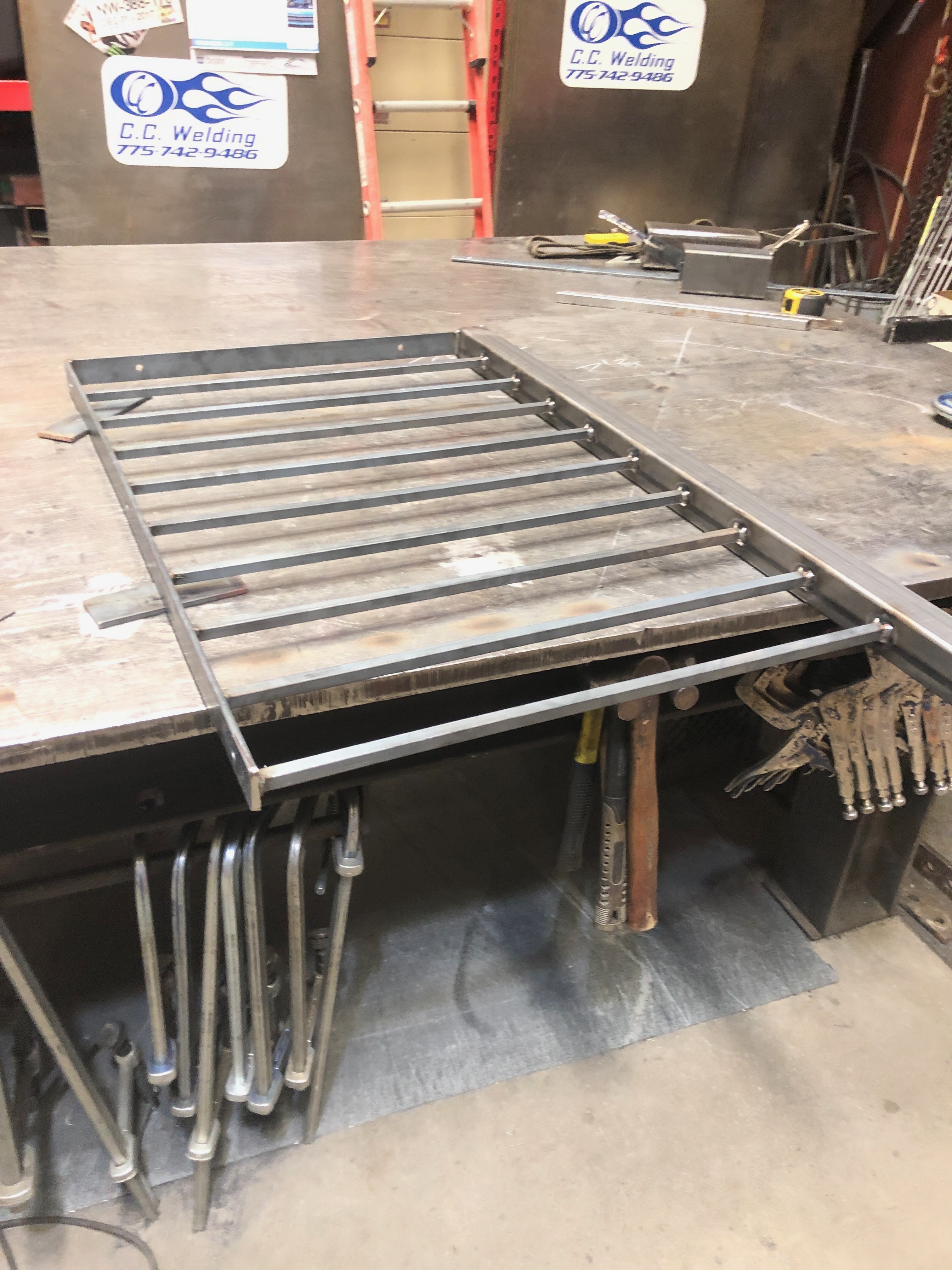 Gate panel cross bars top view